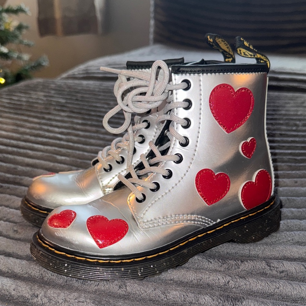 Kids Dr. Martens Glitter Star Patent Boots